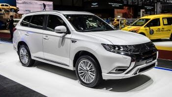 2019 MITSUBISHI OUTLANDER PLUG-IN HYBRID. PHOTO CREDIT: AUTO BLOG